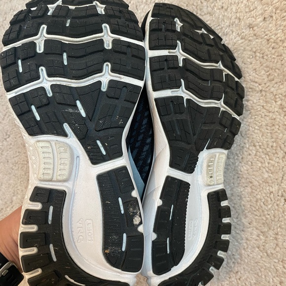 Brooks running shoes - Picture 5 of 6